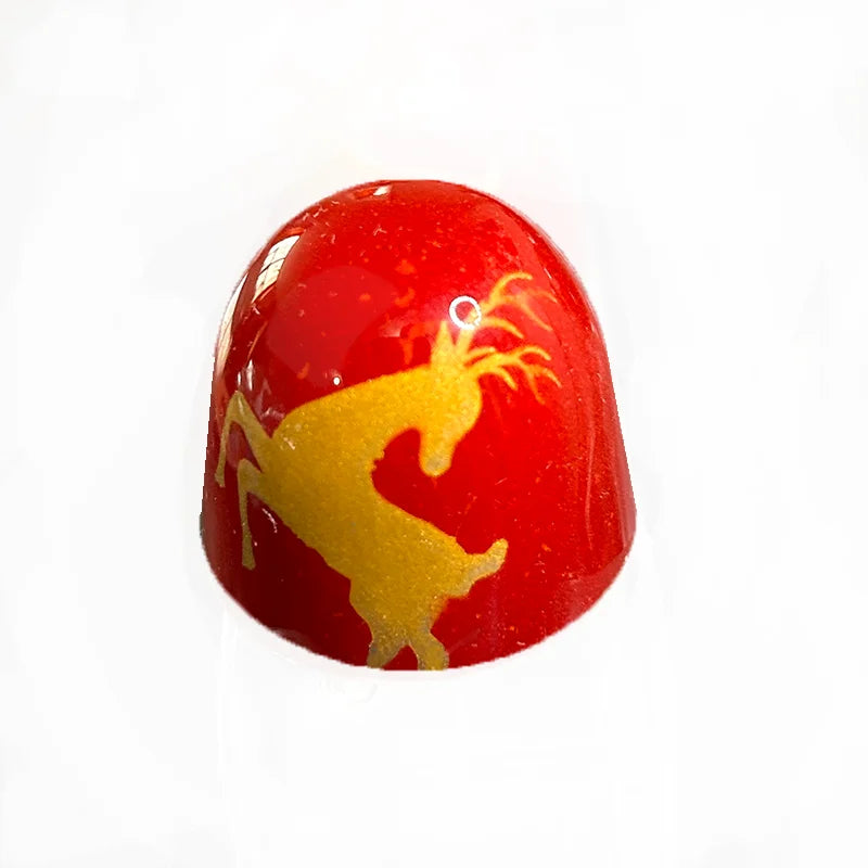 Our captivating Rudolf is presented in pleasingly elegant bonbon shells, filled with Pumpkin spice latte flavor that bring to mind the aromas of coffee, pumpkin, and Yuletide spices.