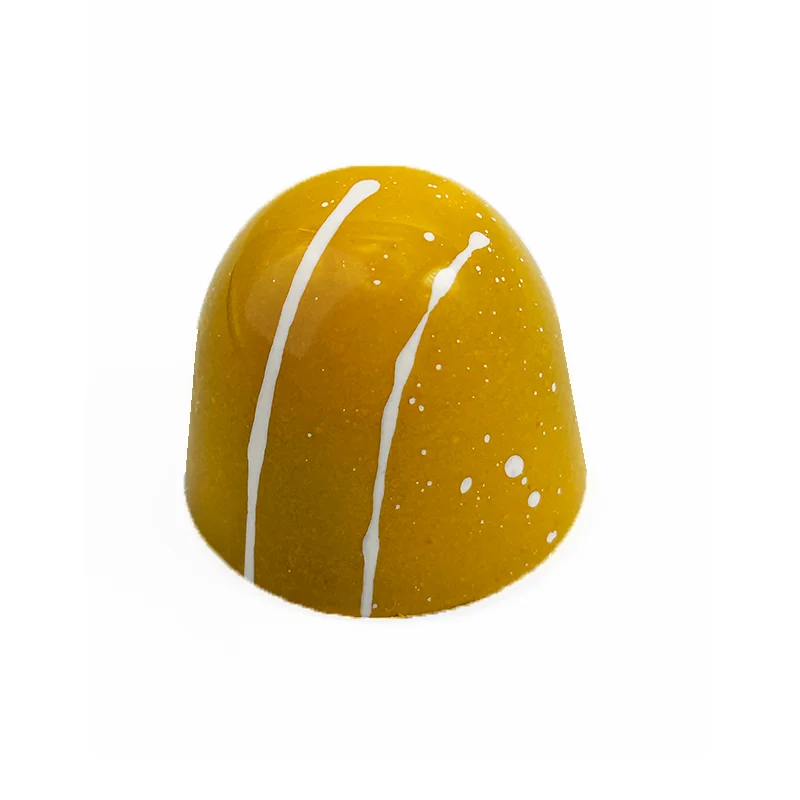 70% from Peru - with a unique passion fruit gel and a hint of Peruvian yellow chilli pepper (Aji amarillo). With each purchase, you'll be supporting fair trade, helping to ensure that cacao producers from Peru receive fair compensation for their work. Only the finest, organically-grown cacao beans from Peru.