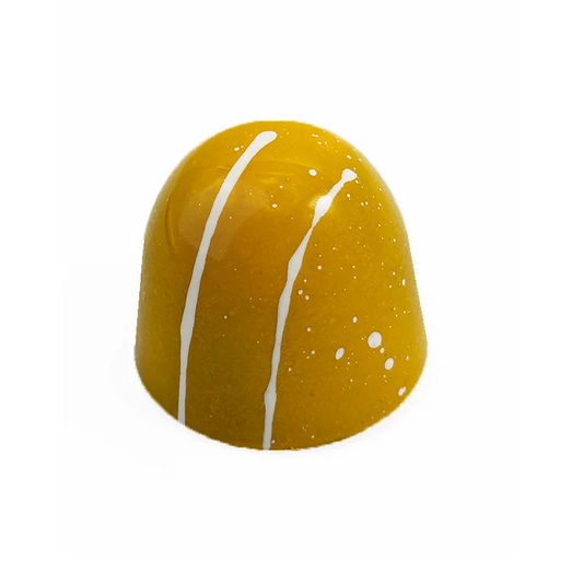 70% from Peru - with a unique passion fruit gel and a hint of Peruvian yellow chilli pepper (Aji amarillo). With each purchase, you'll be supporting fair trade, helping to ensure that cacao producers from Peru receive fair compensation for their work. Only the finest, organically-grown cacao beans from Peru.